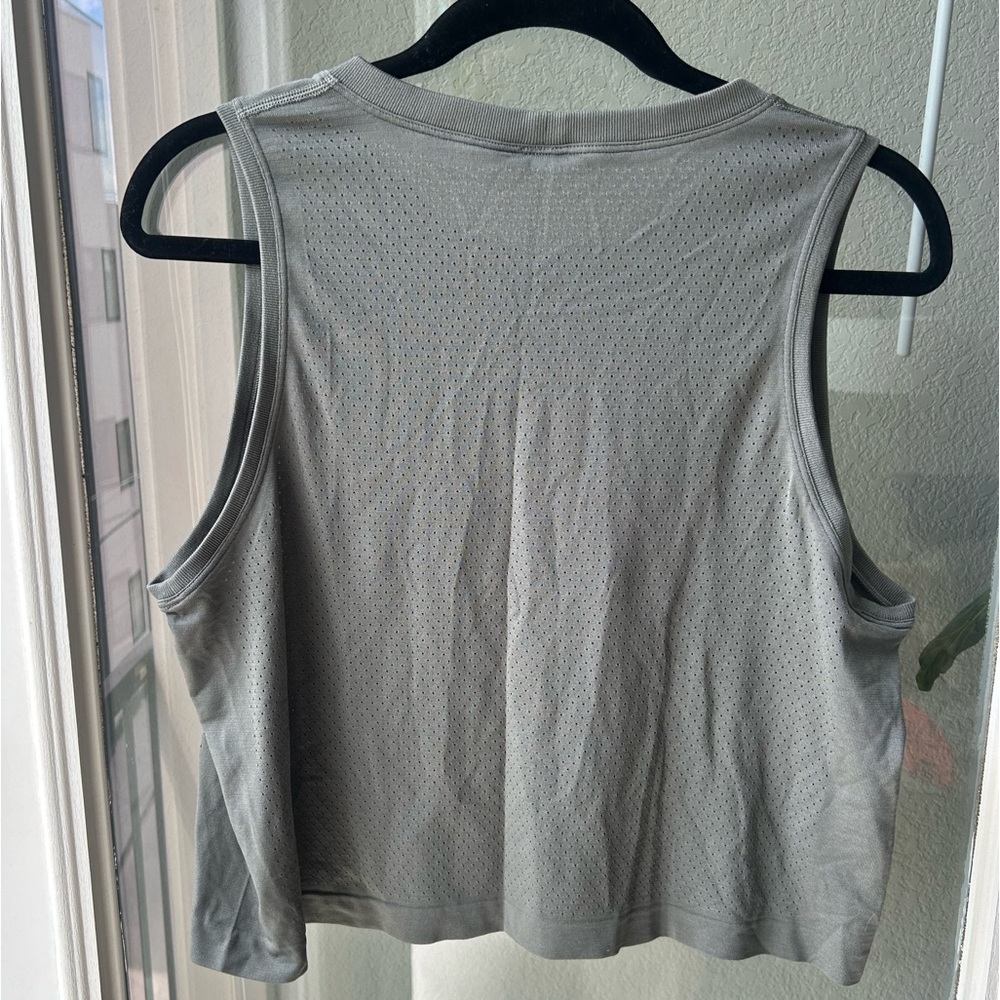 Lululemon Green “Chicago” Sleeveless Tank - Picture 3 of 4